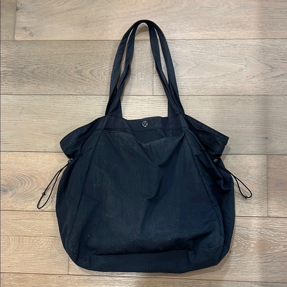 Lululemon Black SIDE-CINCH SHOPPER BAG 18L